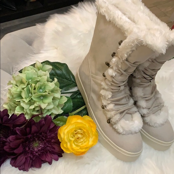 NEW! Cream Boots With Fluffy Fur Accents - Picture 4 of 5